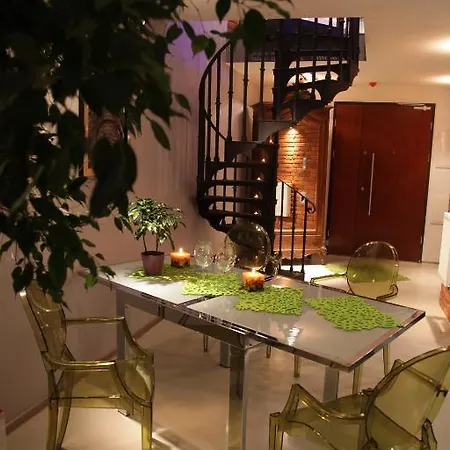 Loft Apartment *